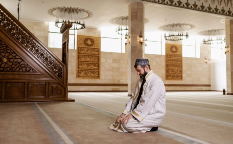 cuma-namazi-nasil-kilinir